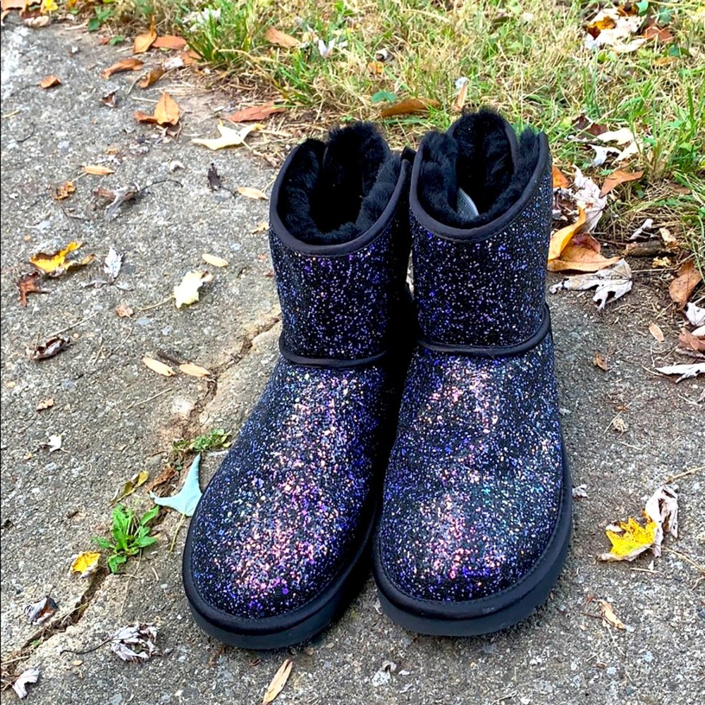 Ugg Women’s Mini Bow Cosmos Winter Boots